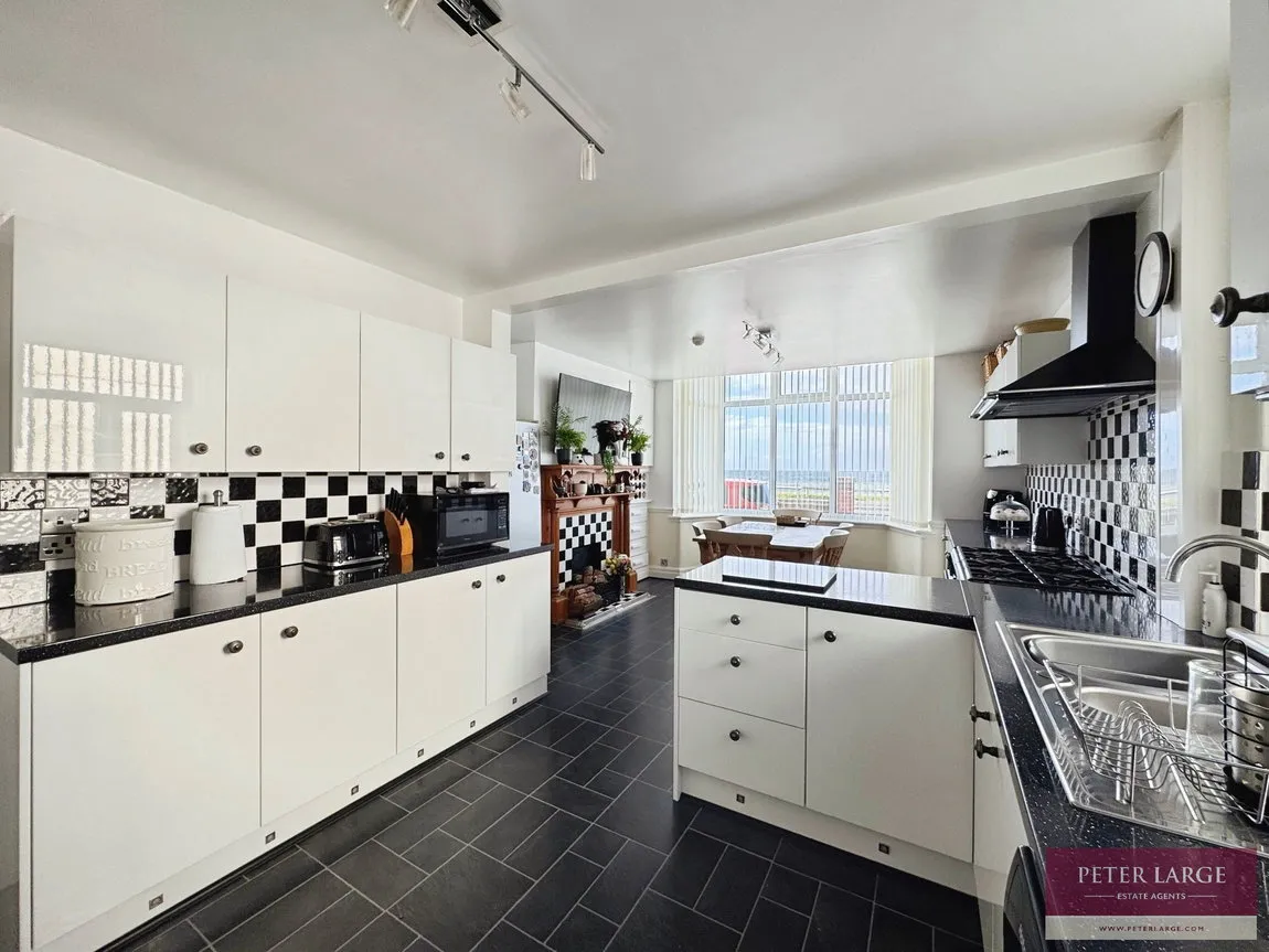 Marine Drive, Rhyl, Denbighshire, LL18 3AY, photo 6