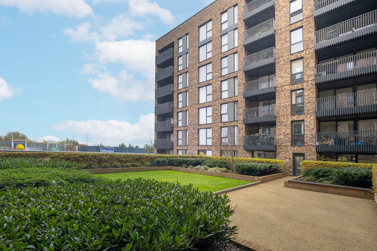 Plough Lane, London, SW17, photo 7