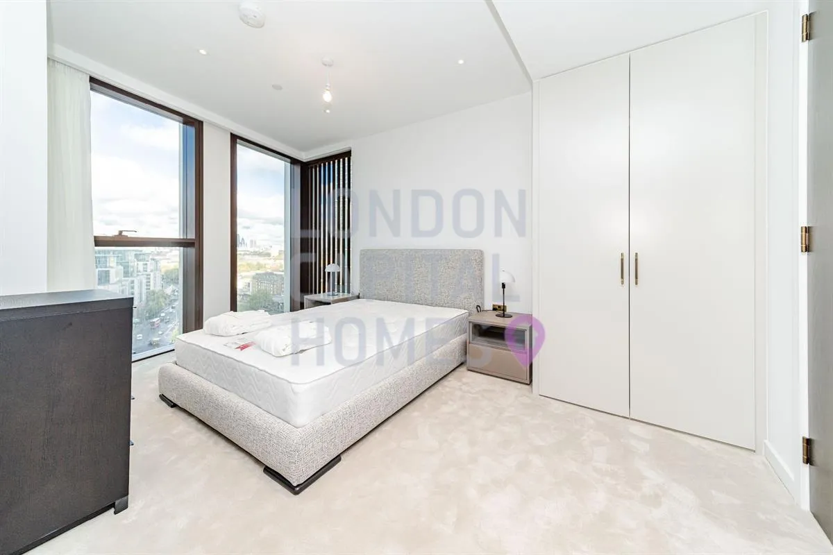 Carnation Way, London, photo 8