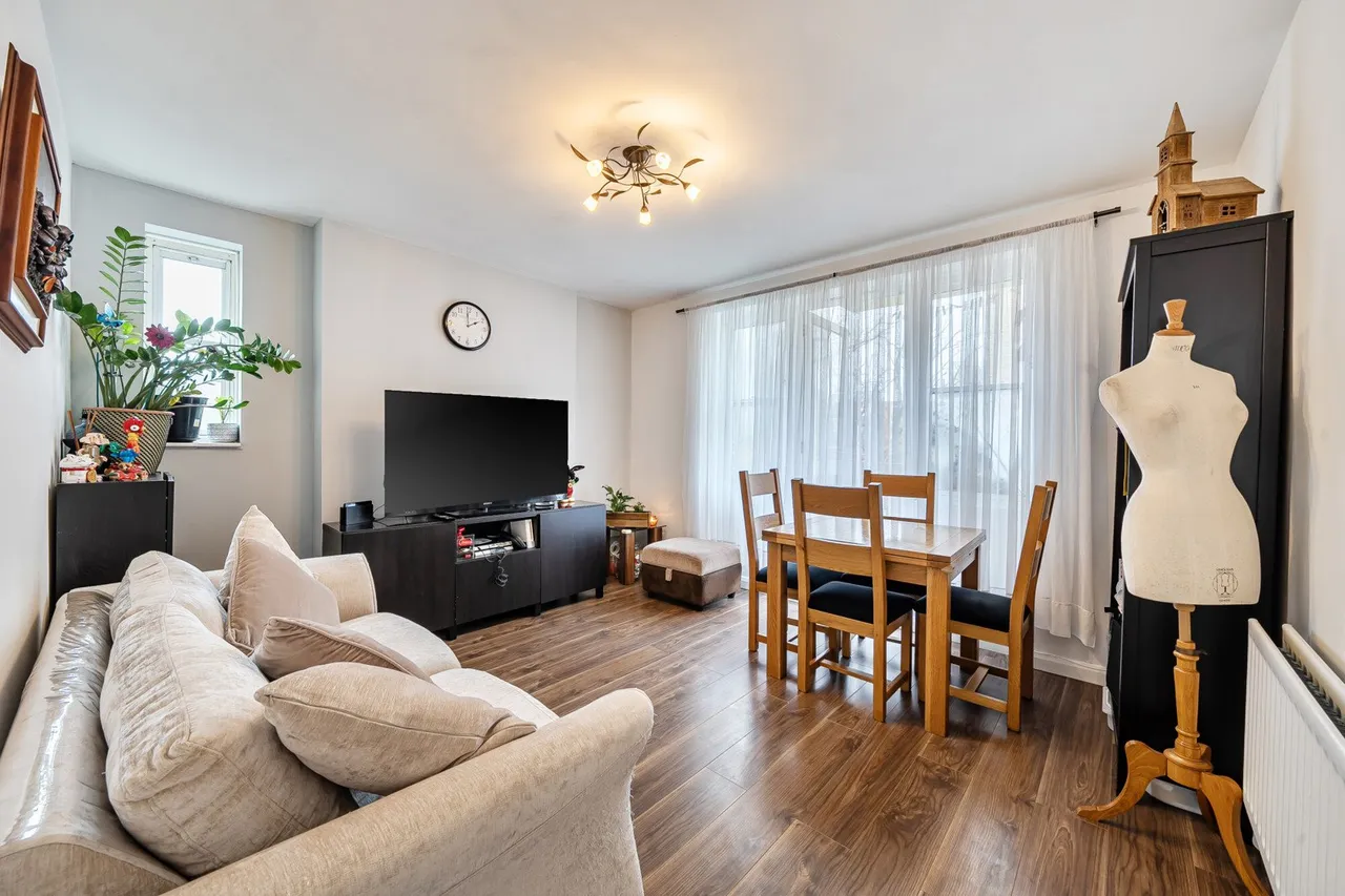3 bed flat for sale — Wyndham Estate, SE5