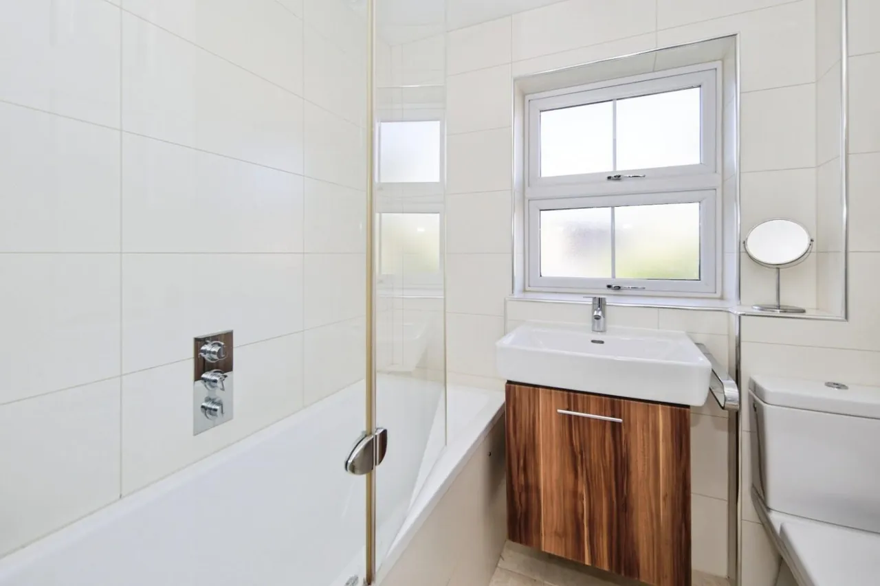Nesfield Grove, Hampton-In-Arden, B92, photo 17