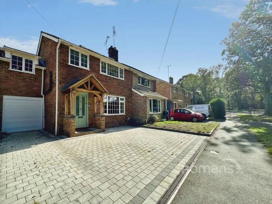 4 bed house for sale, Northfield Road, Church Crookham, GU52