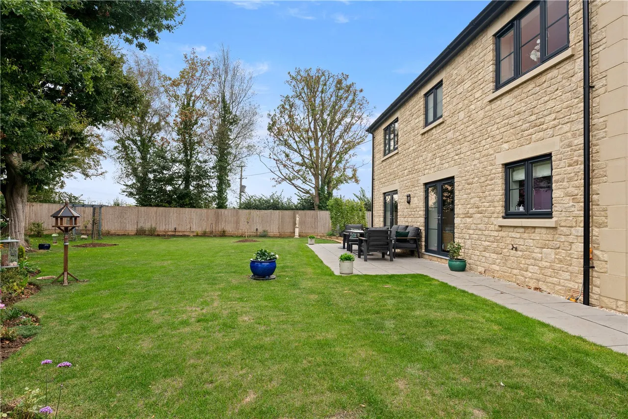 Broughton Gifford, Wiltshire, photo 17