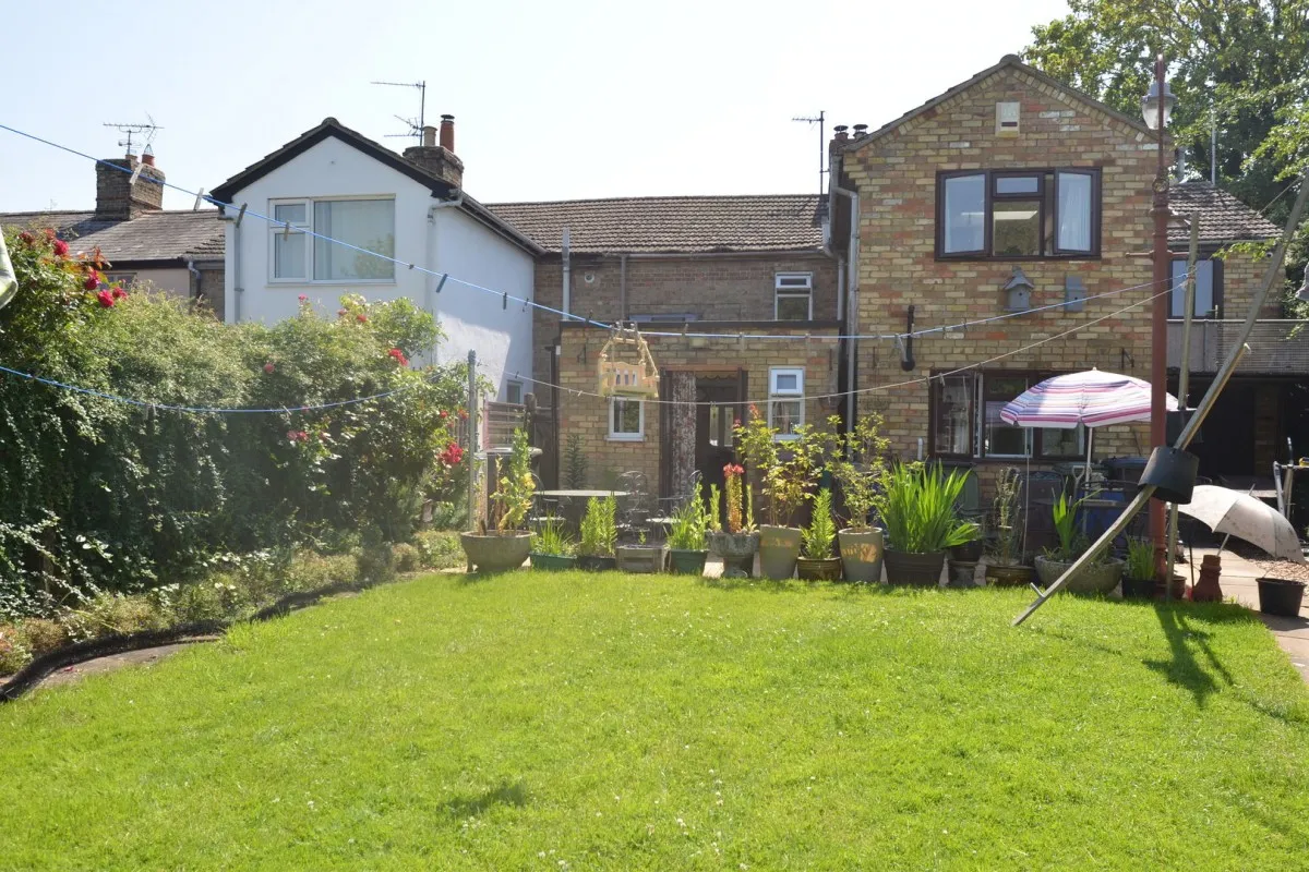 2 bed house to rent, Hitchin Road, Henlow, SG16