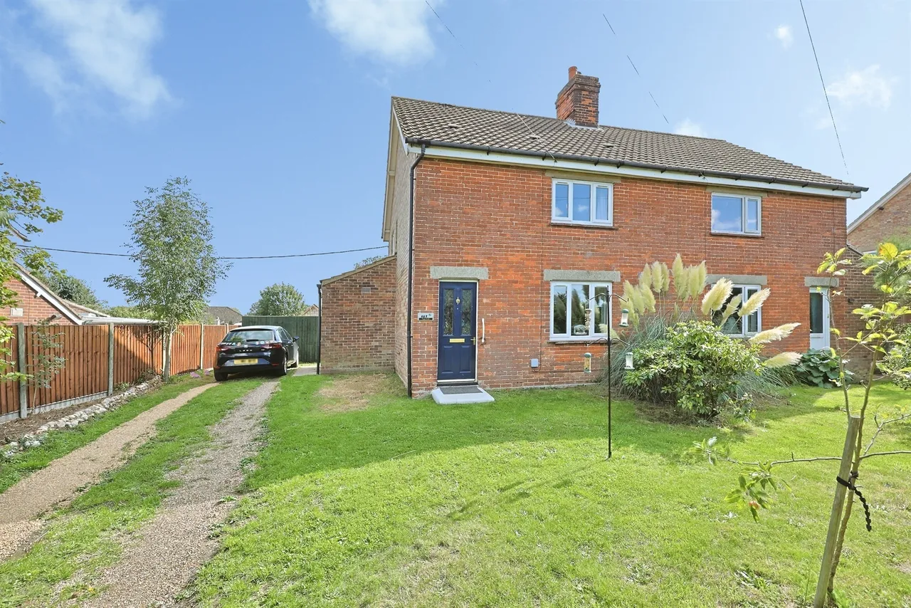 2 bed house for sale — Pages Lane, Saham Toney, THETFORD