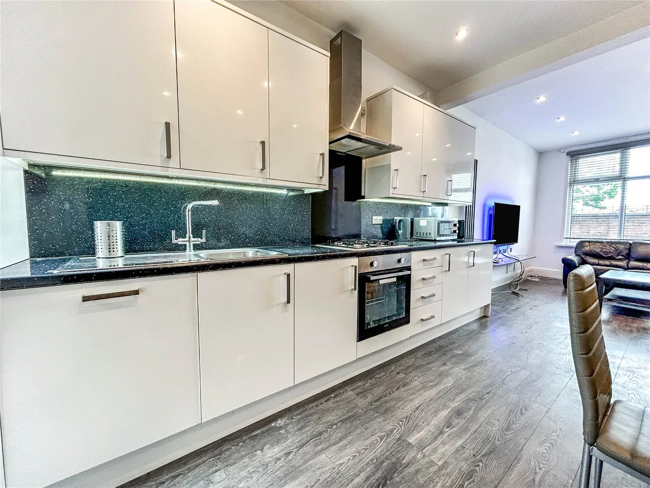 6 bed house to rent, Moseley Road, Fallowfield, M14