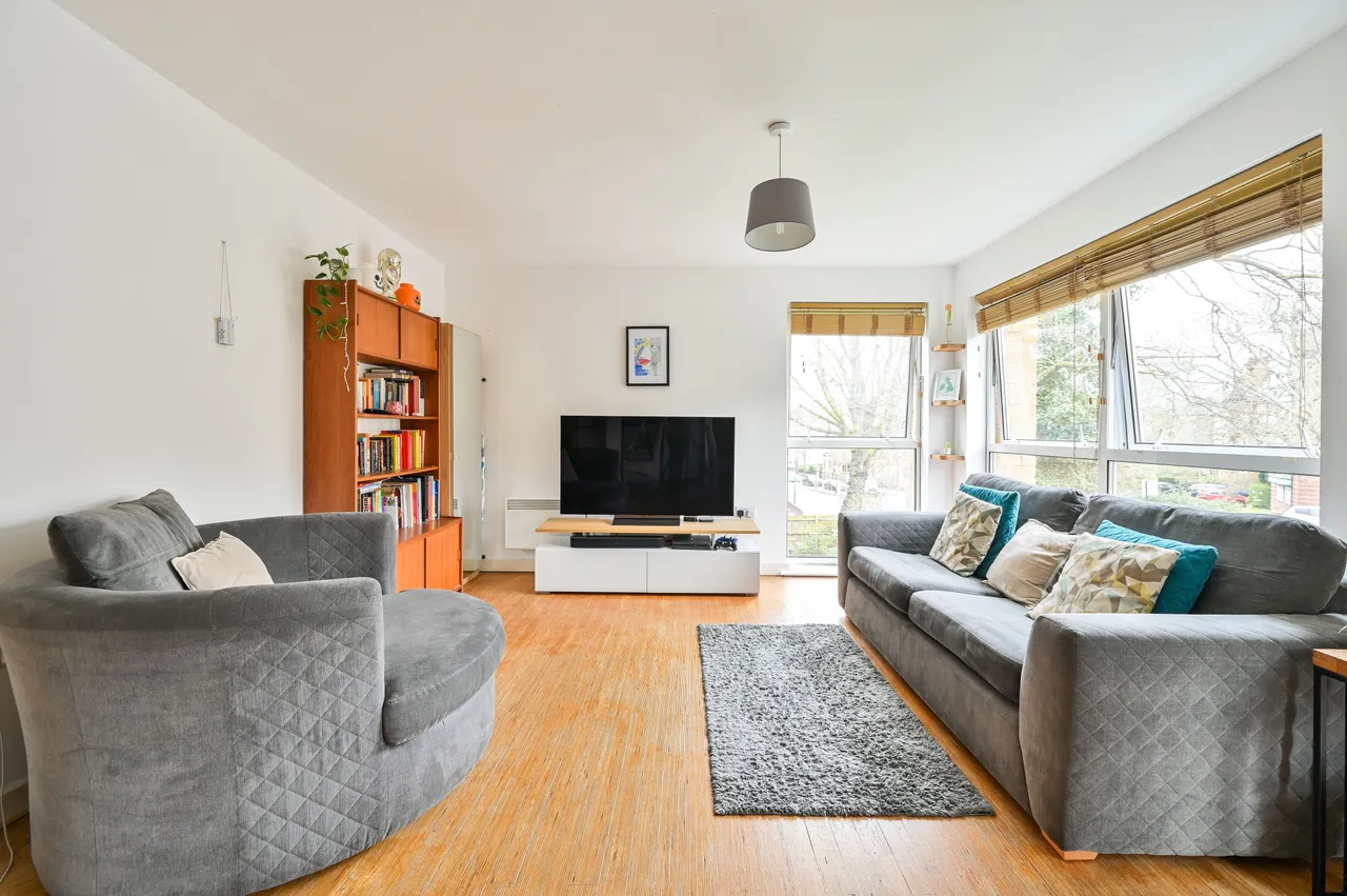 Flat 6, Caledonian Court, Highwood Close, London, photo 3