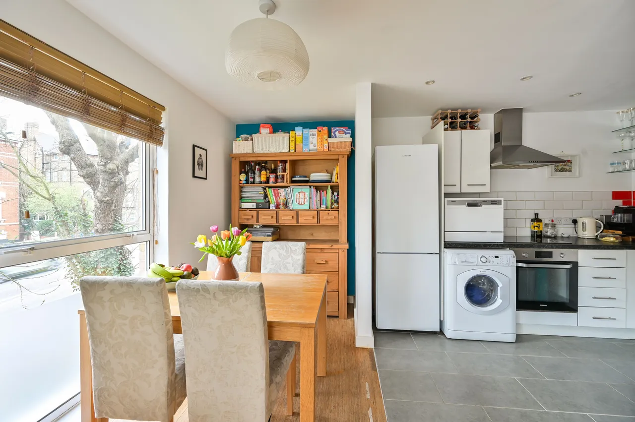 Flat 6, Caledonian Court, Highwood Close, London, photo 4