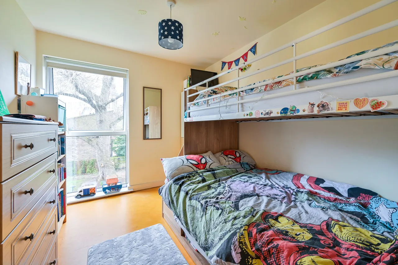 Flat 6, Caledonian Court, Highwood Close, London, photo 7
