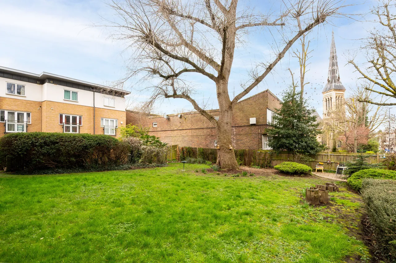 Flat 6, Caledonian Court, Highwood Close, London, photo 10