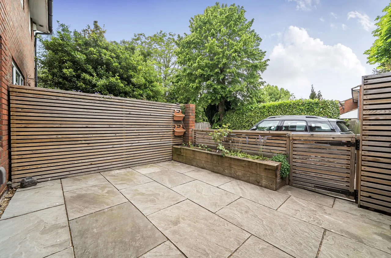 Alexandra Close, Walton On Thames, KT12, photo 13