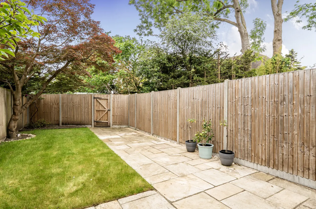 Alexandra Close, Walton On Thames, KT12, photo 17