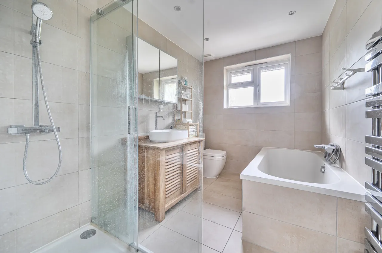 Alexandra Close, Walton On Thames, KT12, photo 8