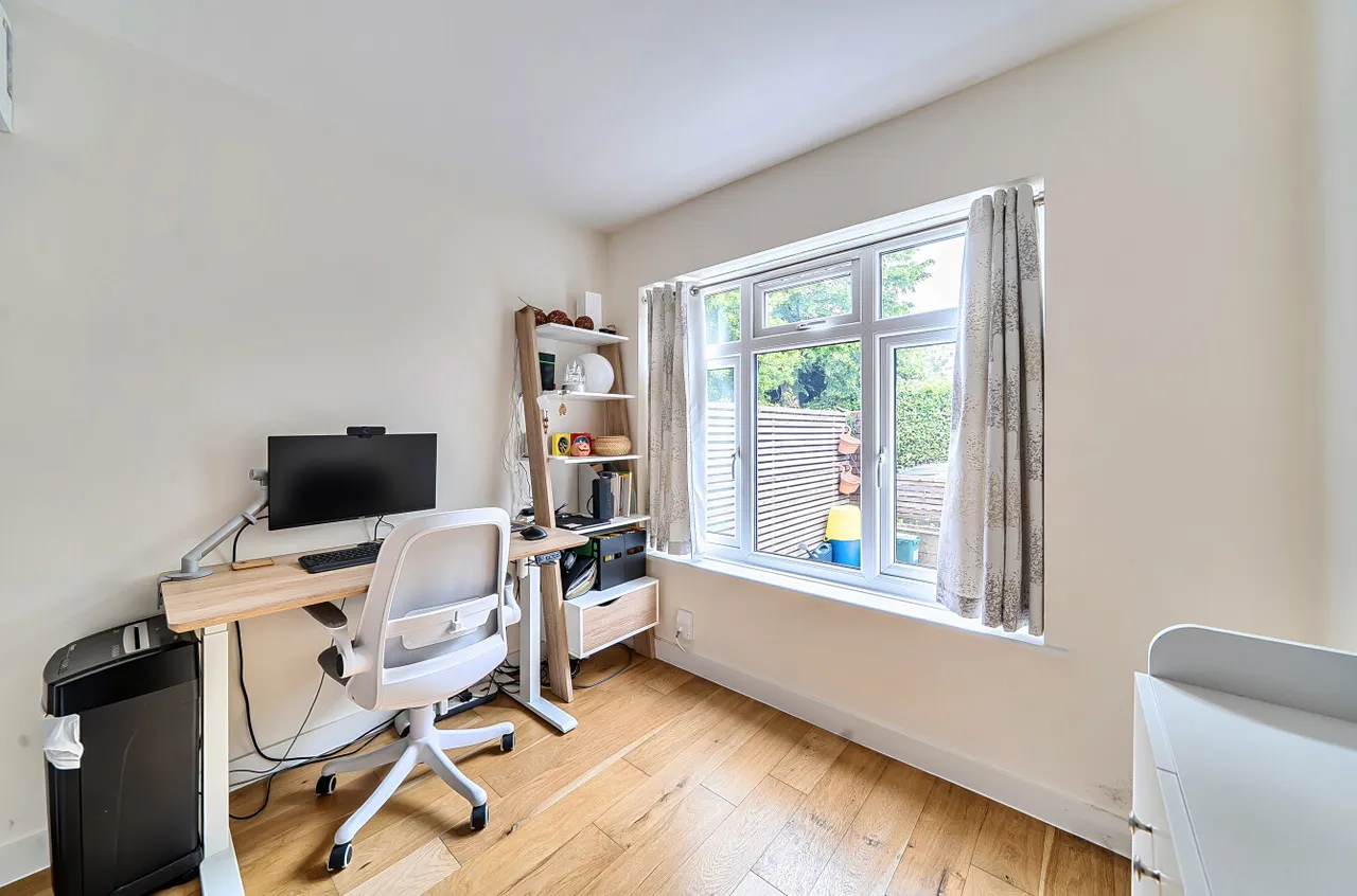Alexandra Close, Walton On Thames, KT12, photo 14