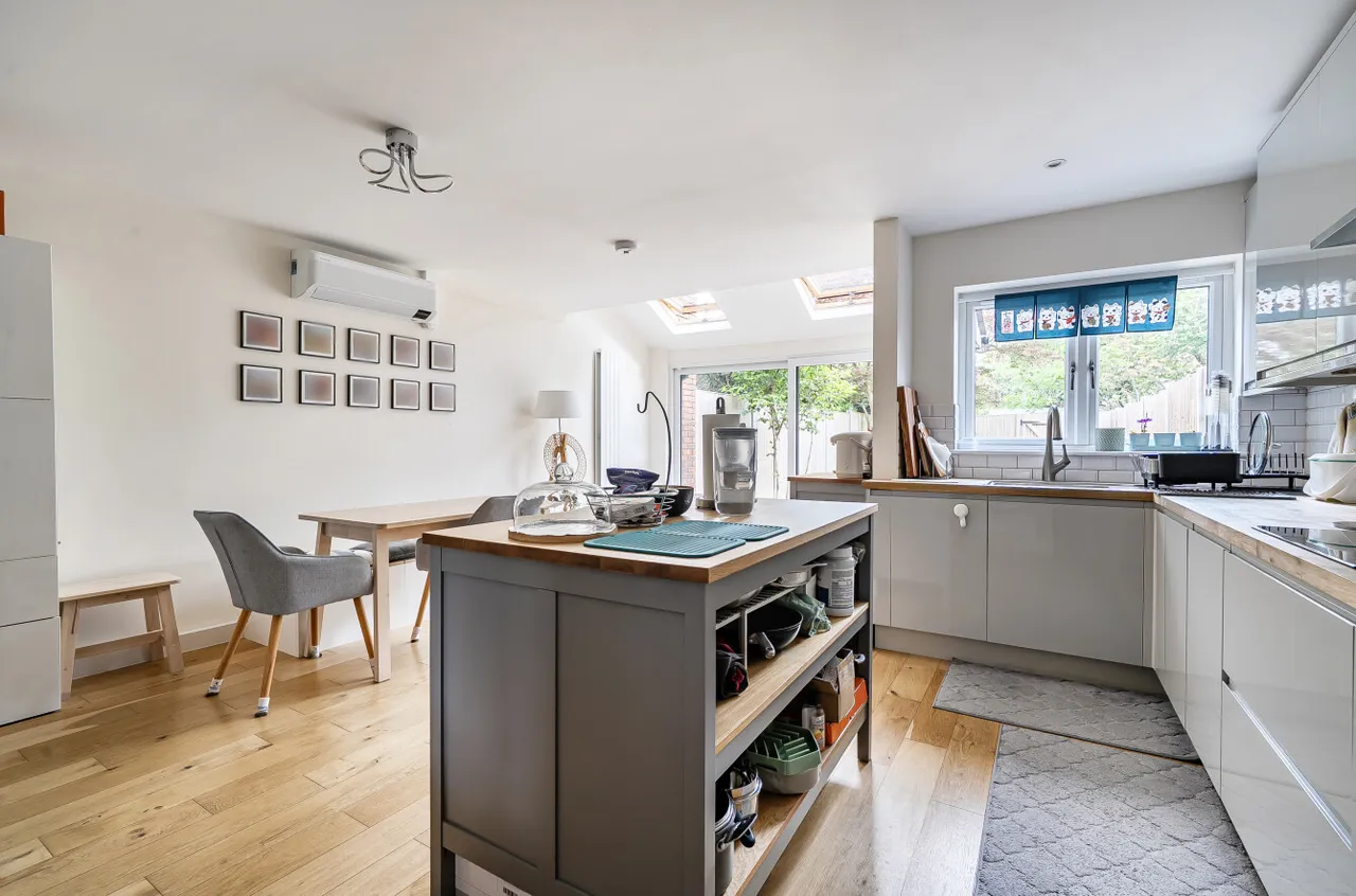 Alexandra Close, Walton On Thames, KT12, photo 3