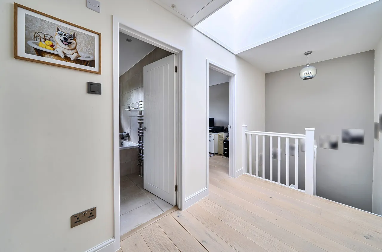 Alexandra Close, Walton On Thames, KT12, photo 16