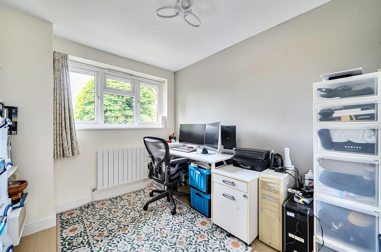 Alexandra Close, Walton On Thames, KT12, photo 11