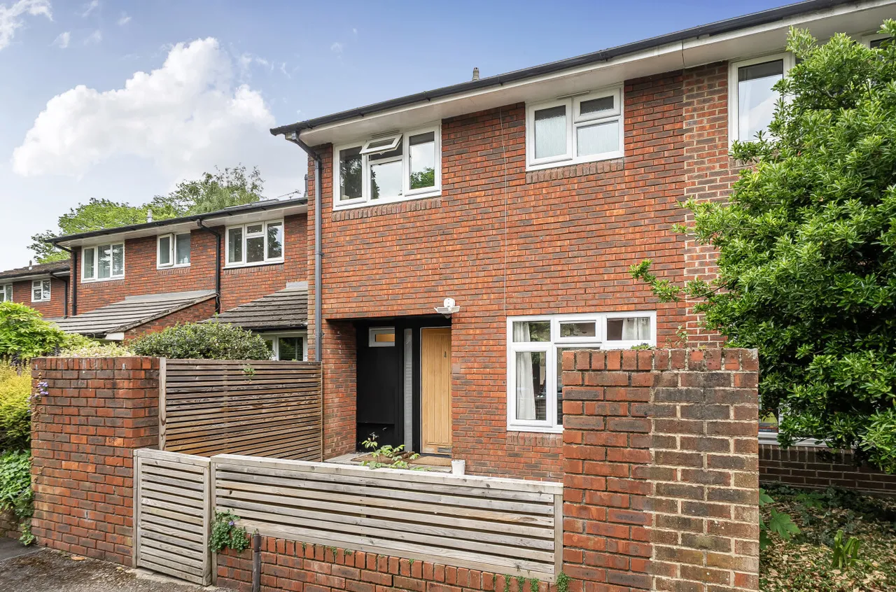 3 bed house for sale, Alexandra Close, Walton On Thames, KT12