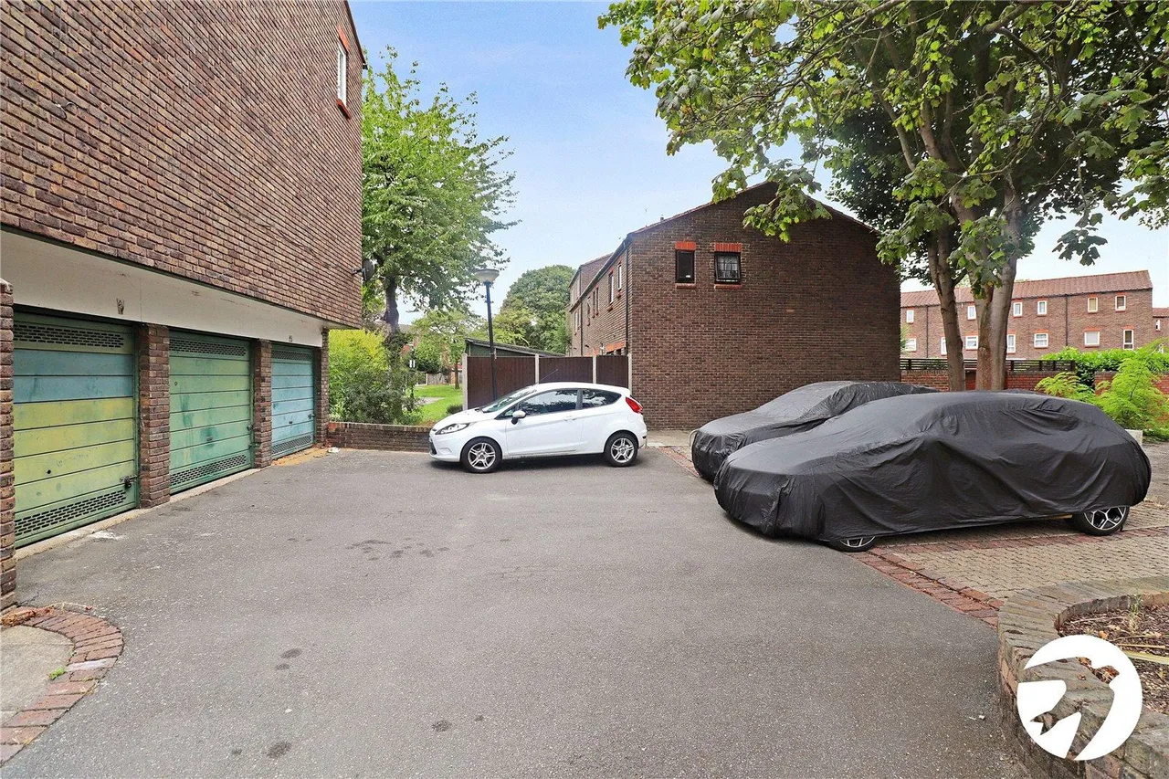 Glimpsing Green, Erith, DA18, photo 13