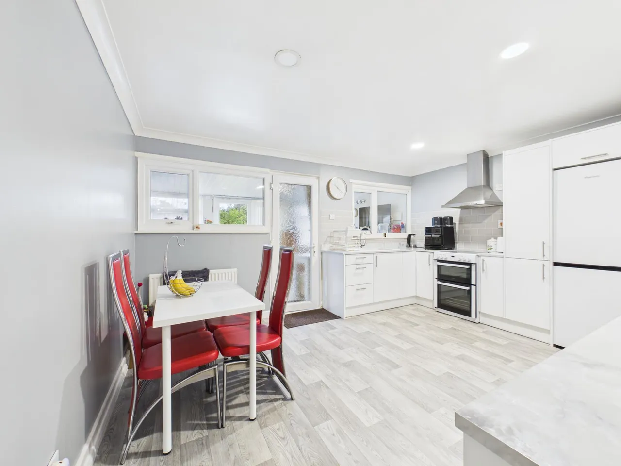 Elmhurst, Tadley, RG26, photo 4