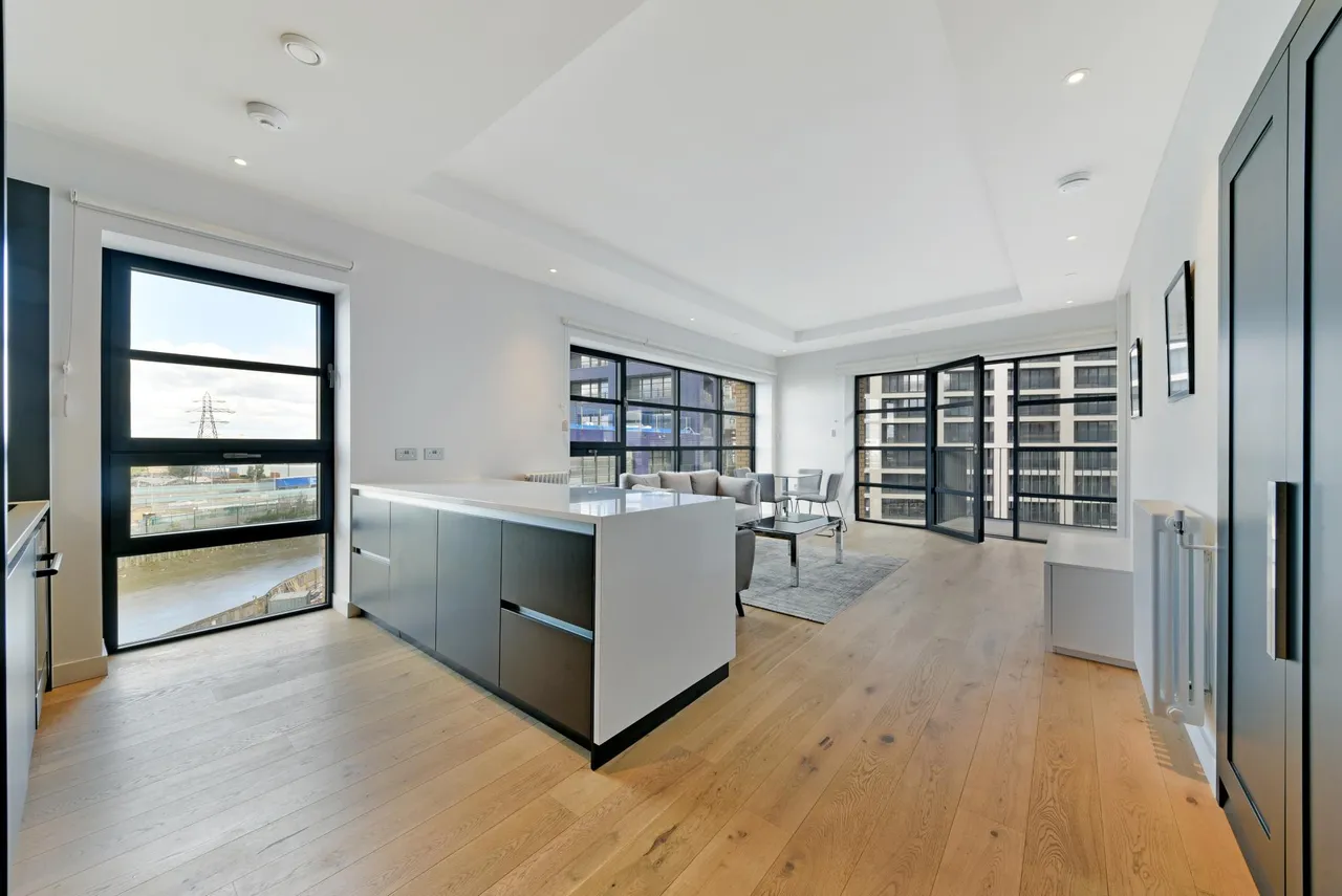 2 bed flat for sale, Amelia House, London City Island, E14