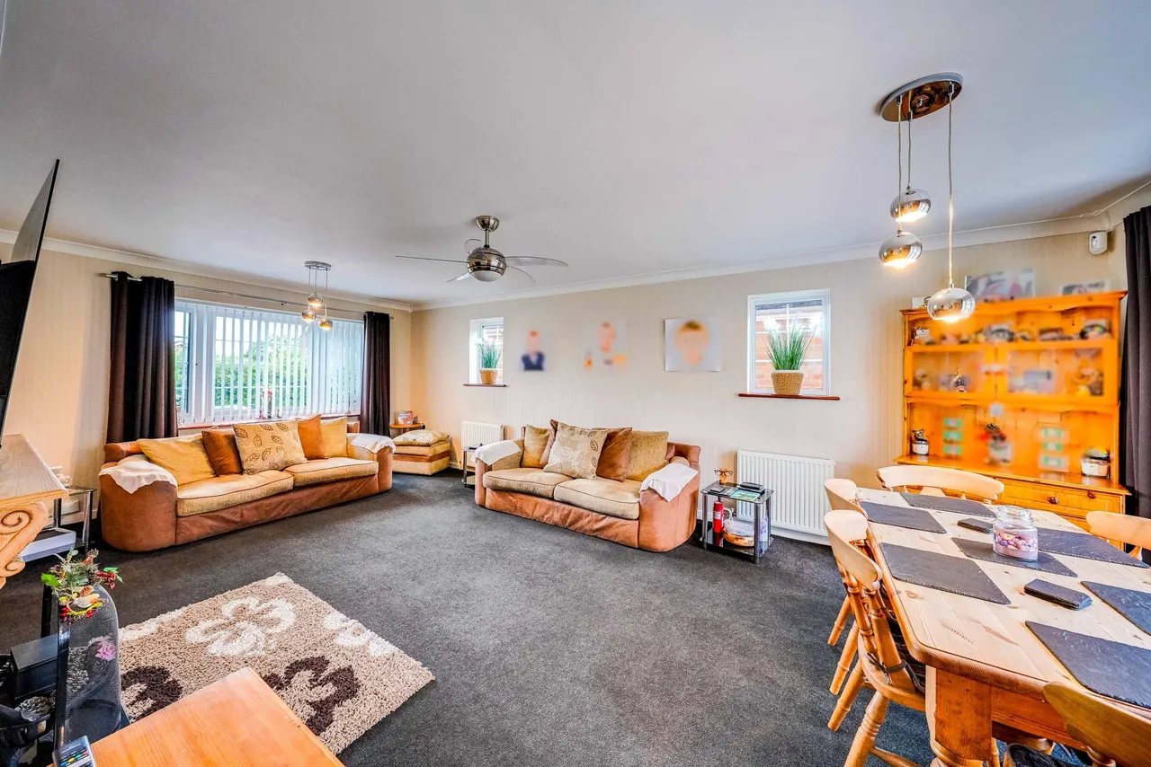 Holland Close, Bromley, BR2, photo 2
