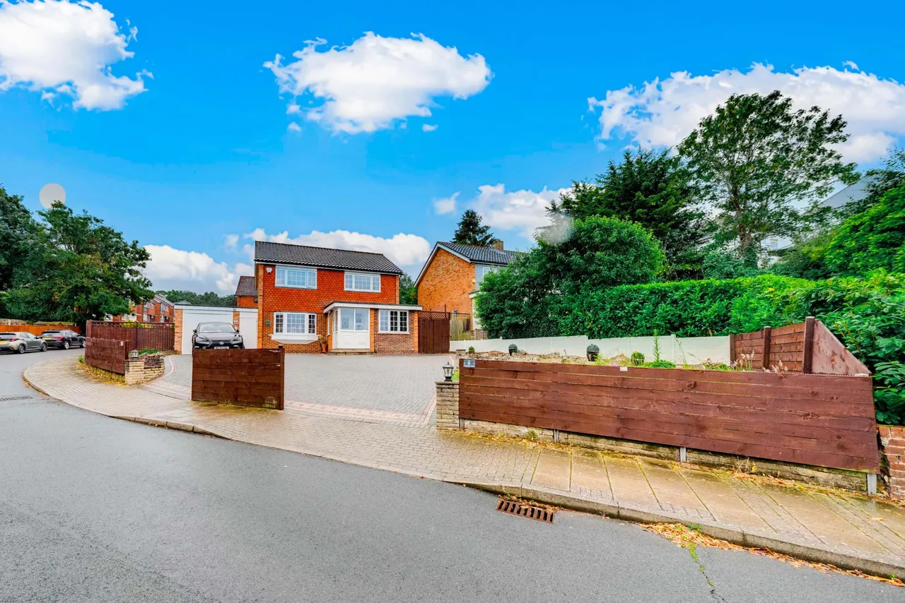 4 bed house for sale, Holland Close, Bromley, BR2