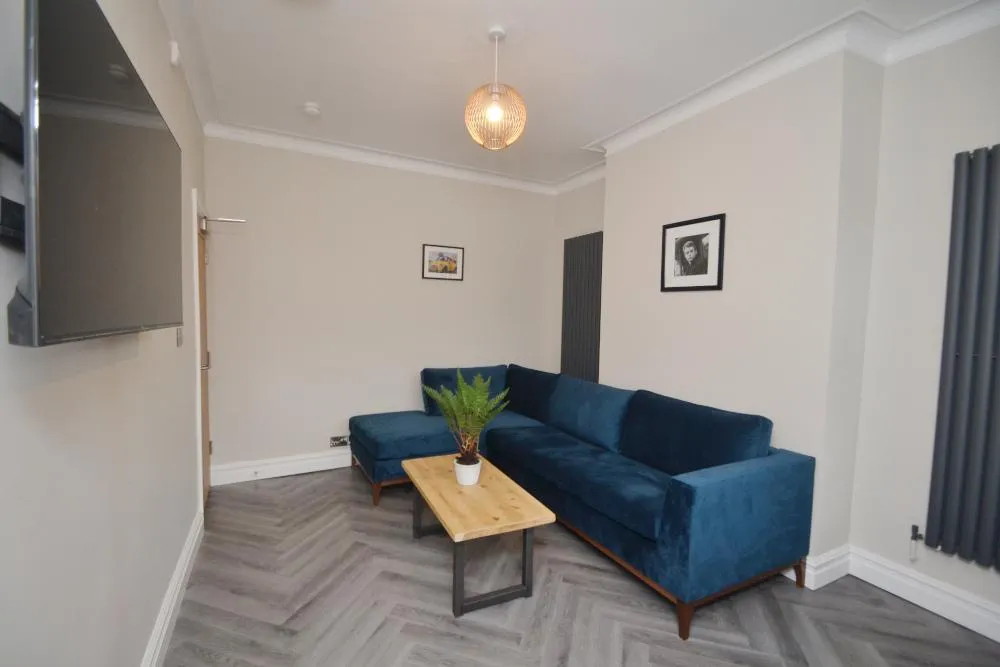 5 bed house to rent, Heald Grove, Rusholme, M14