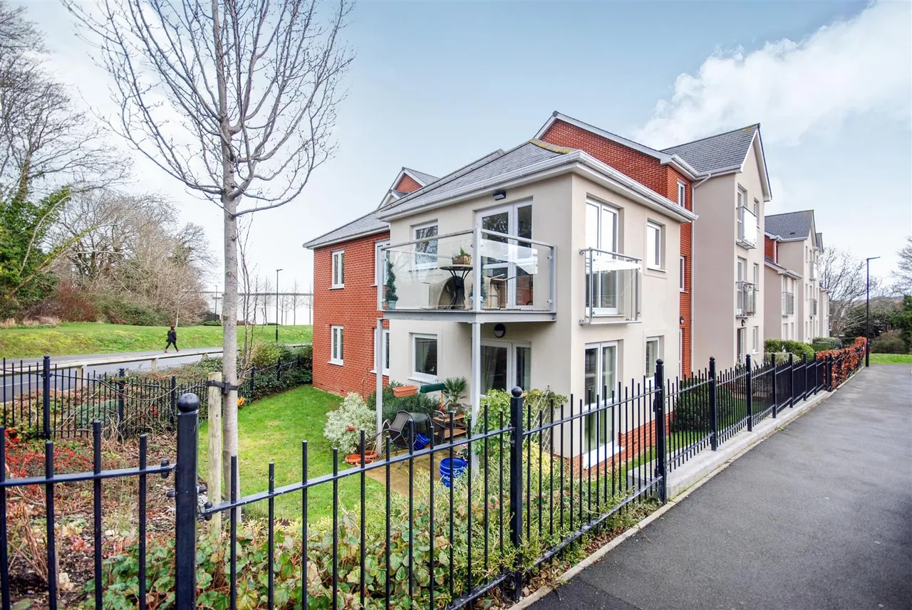 Foxes Road, Newport, PO30, photo 14