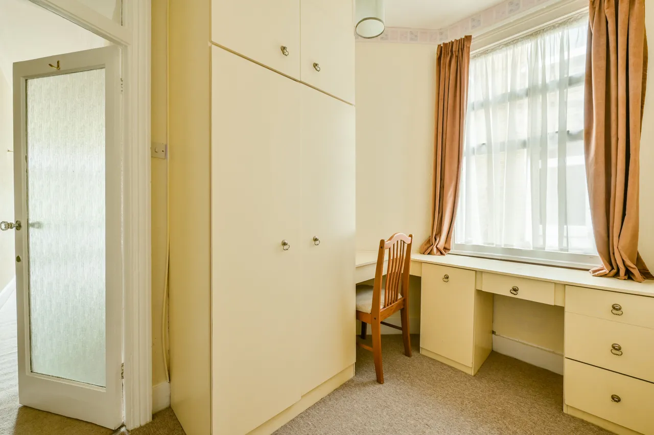111 Carlyle Road, London, photo 6