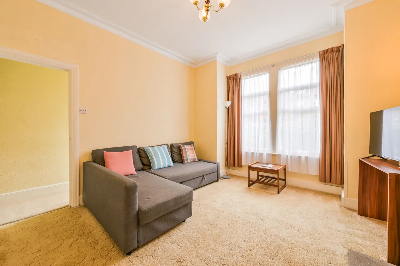 111 Carlyle Road, London, photo 5