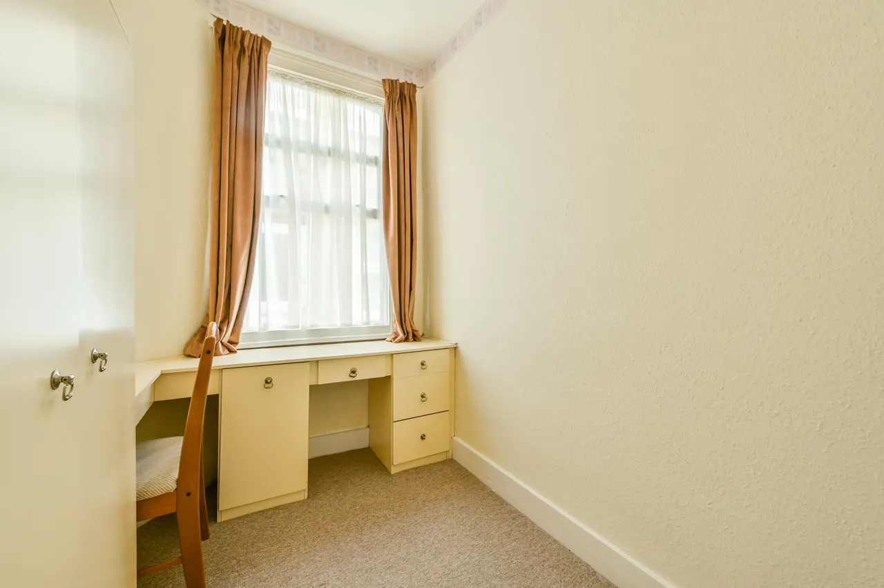 111 Carlyle Road, London, photo 8