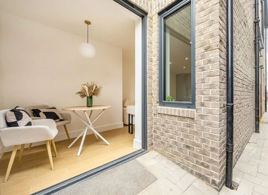 Durnsford Road, Pitt Crescent, SW19, photo 3