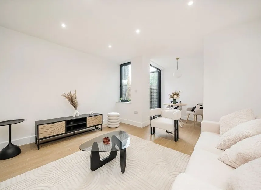 Durnsford Road, Pitt Crescent, SW19, photo 2