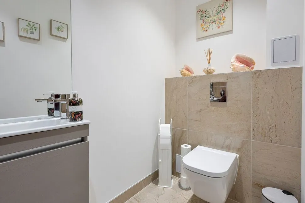Hurricane Way, Hawkinge, CT18, photo 11