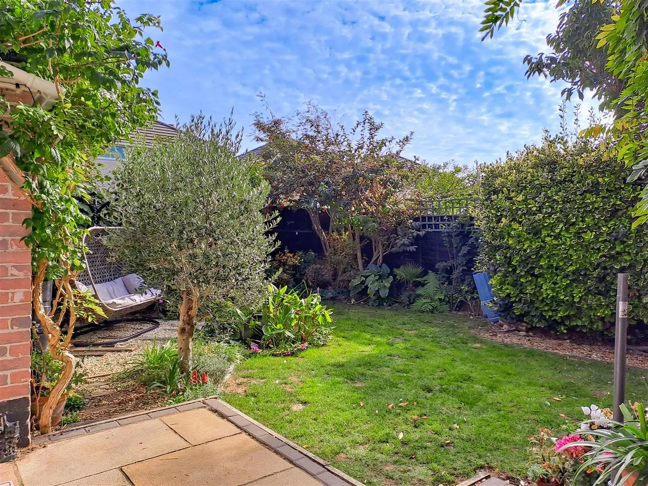 Mallon Dene, Rustington, photo 14