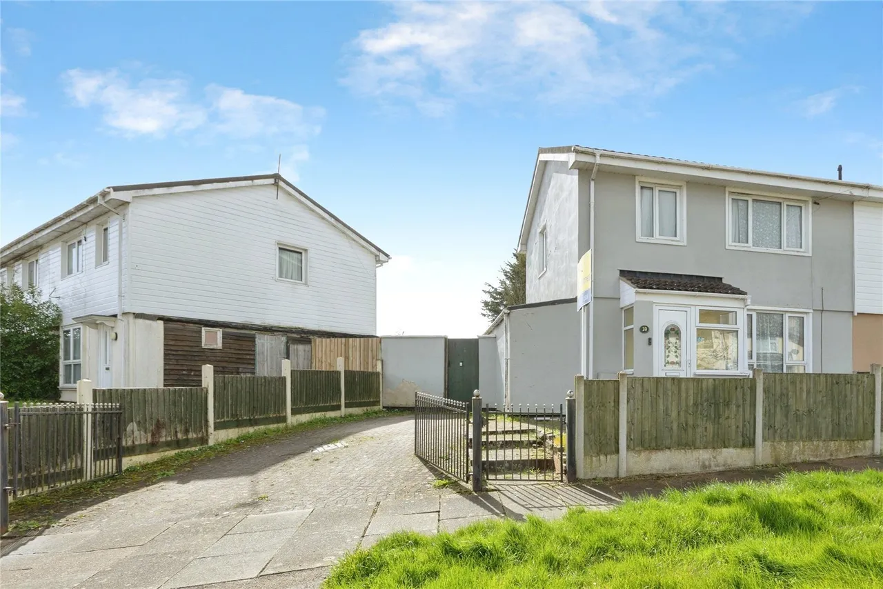 3 bed house for sale, Hackett Road, New Parks, LE3