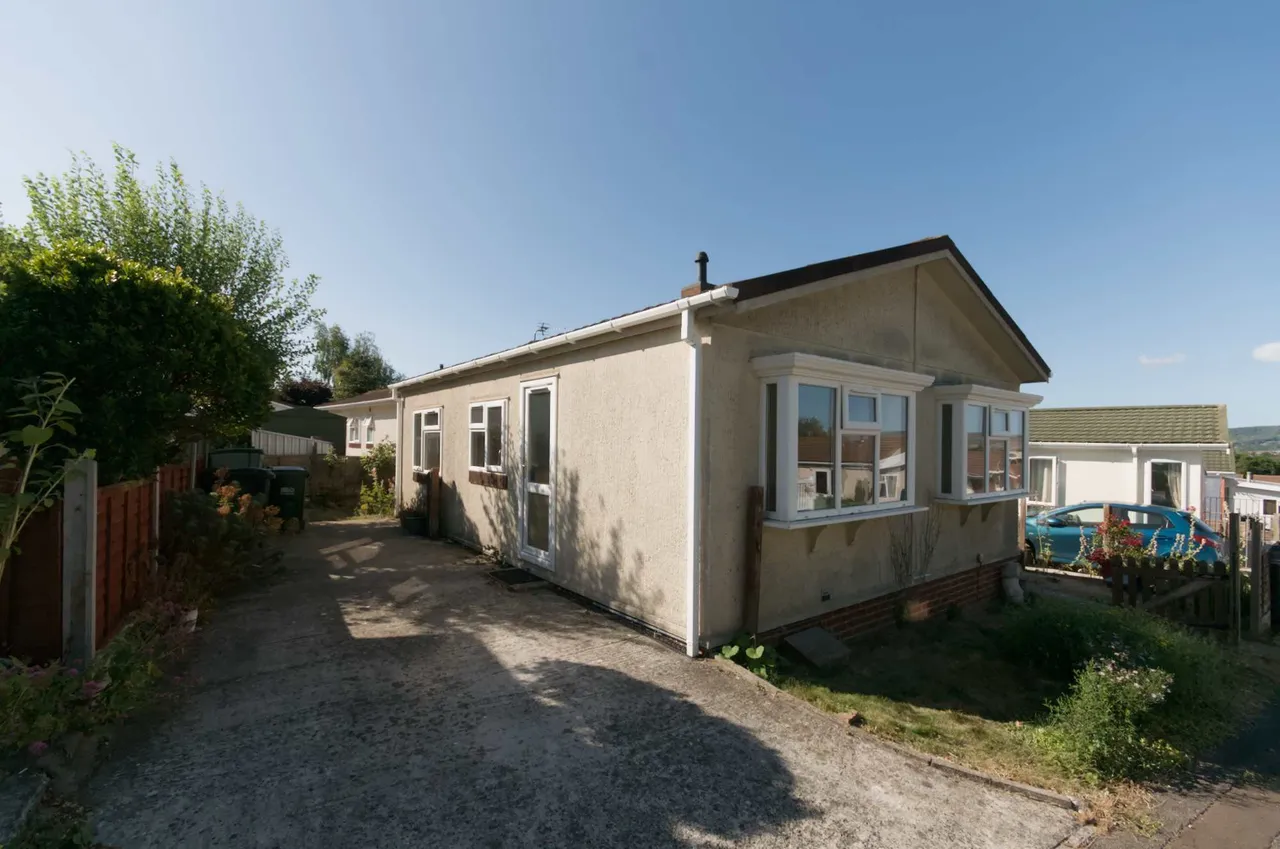 2 bed house for sale — Oak Tree Lane, Eastbourne