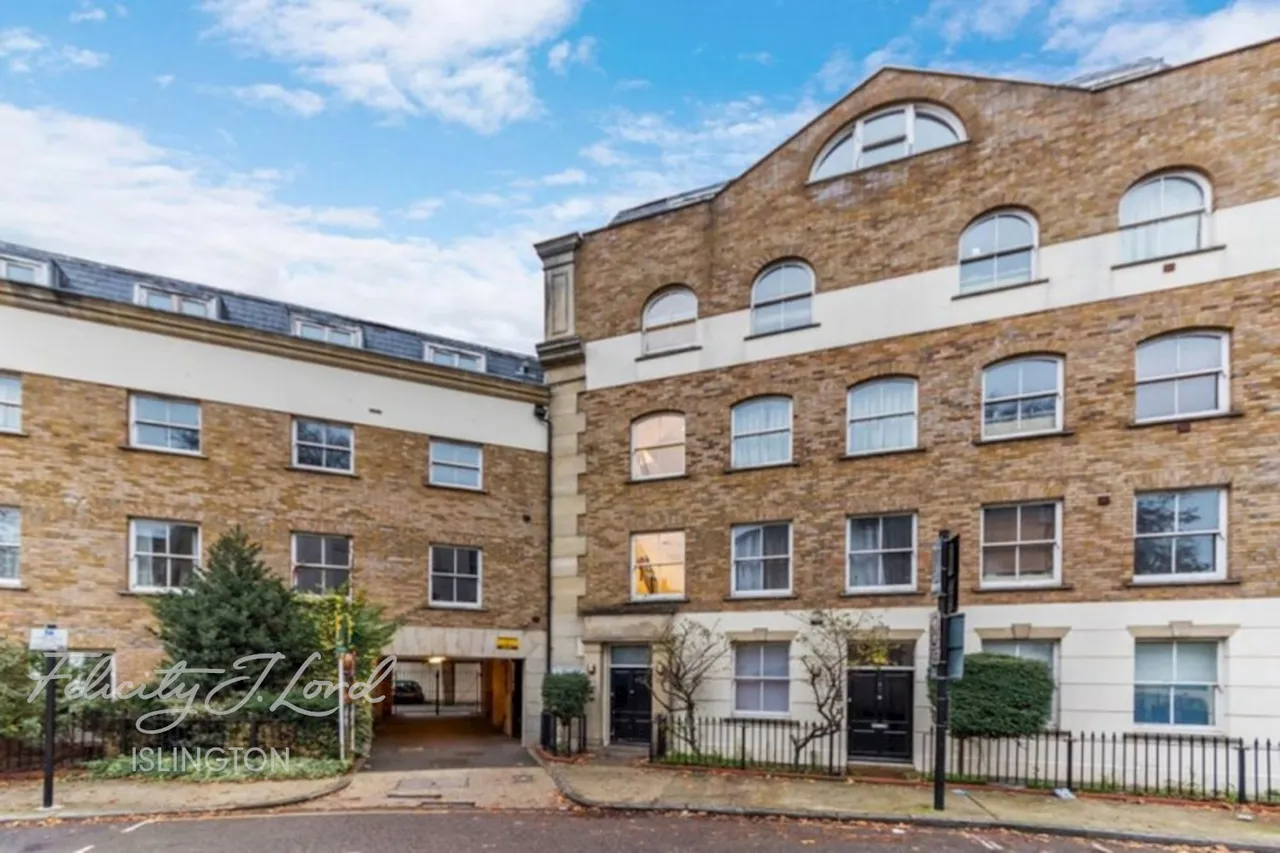 2 bed flat for sale, Haverstock Place, London