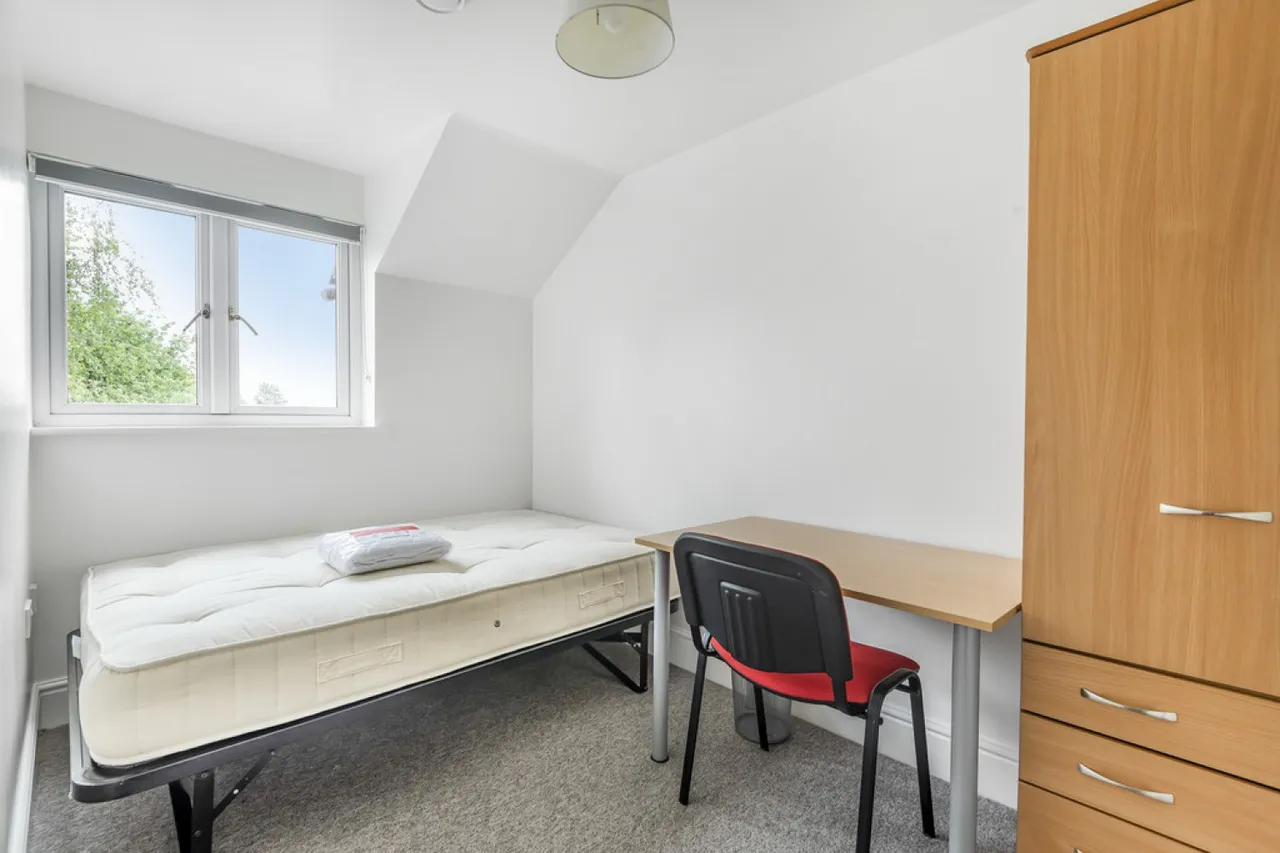 Montgomery Close, Stanmore, Winchester, photo 9