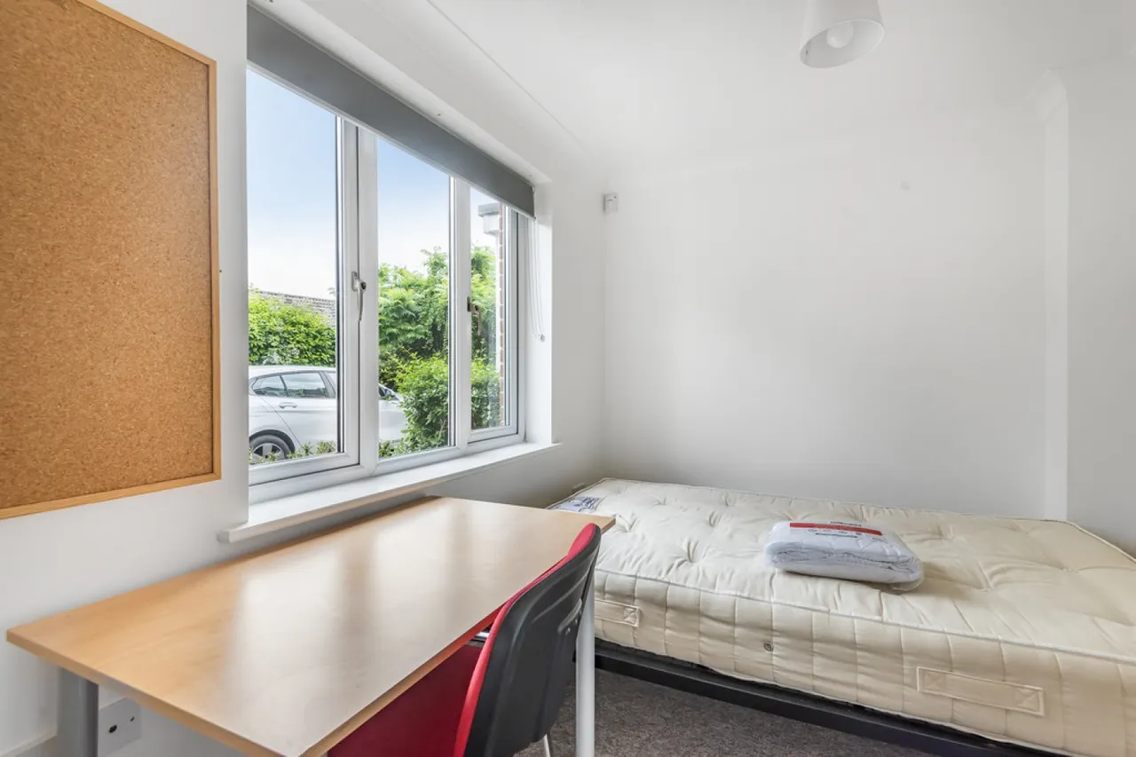 Montgomery Close, Stanmore, Winchester, photo 7
