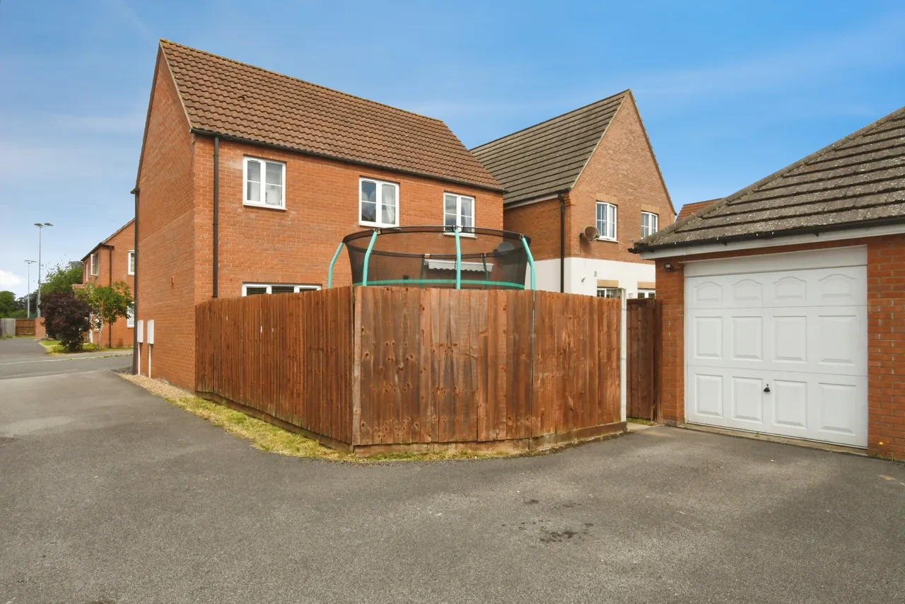 Pavillion Gardens, North Hykeham, LN6, photo 20