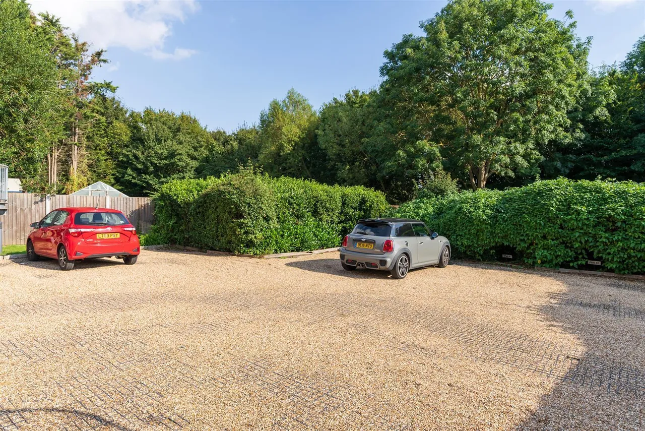 Bath Road, West Drayton, UB7, photo 9