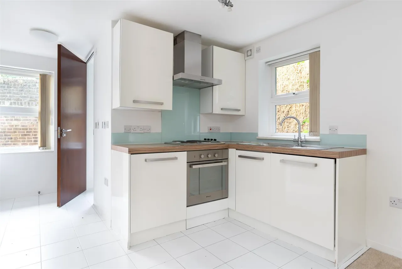 Bath Road, West Drayton, UB7, photo 4