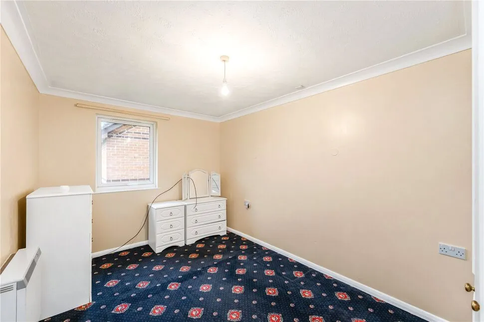 Portland Close, Chadwell Heath, RM6, photo 5