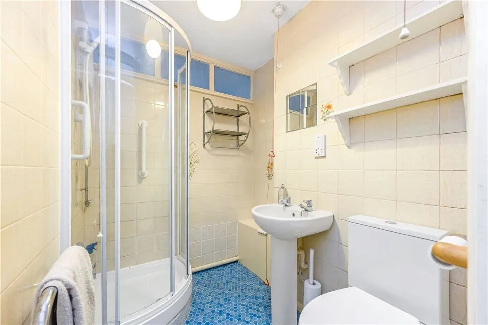 Portland Close, Chadwell Heath, RM6, photo 6