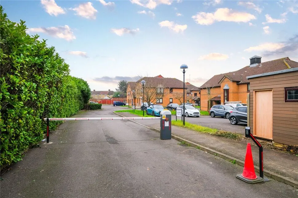 Portland Close, Chadwell Heath, RM6, photo 8