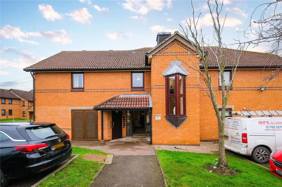 Portland Close, Chadwell Heath, RM6, photo 10