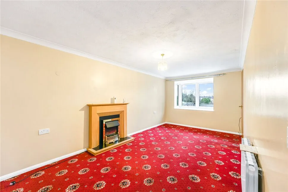 Portland Close, Chadwell Heath, RM6, photo 2