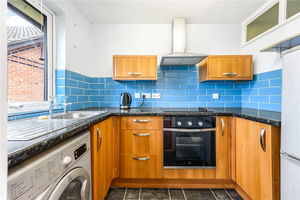 Portland Close, Chadwell Heath, RM6, photo 3